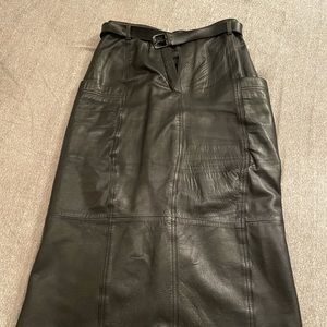 100% Black leather pencil skirt